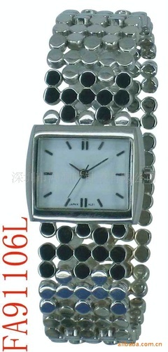 精致與時尚的交織 深圳市鴻源達表業女裝皮帶石英手表